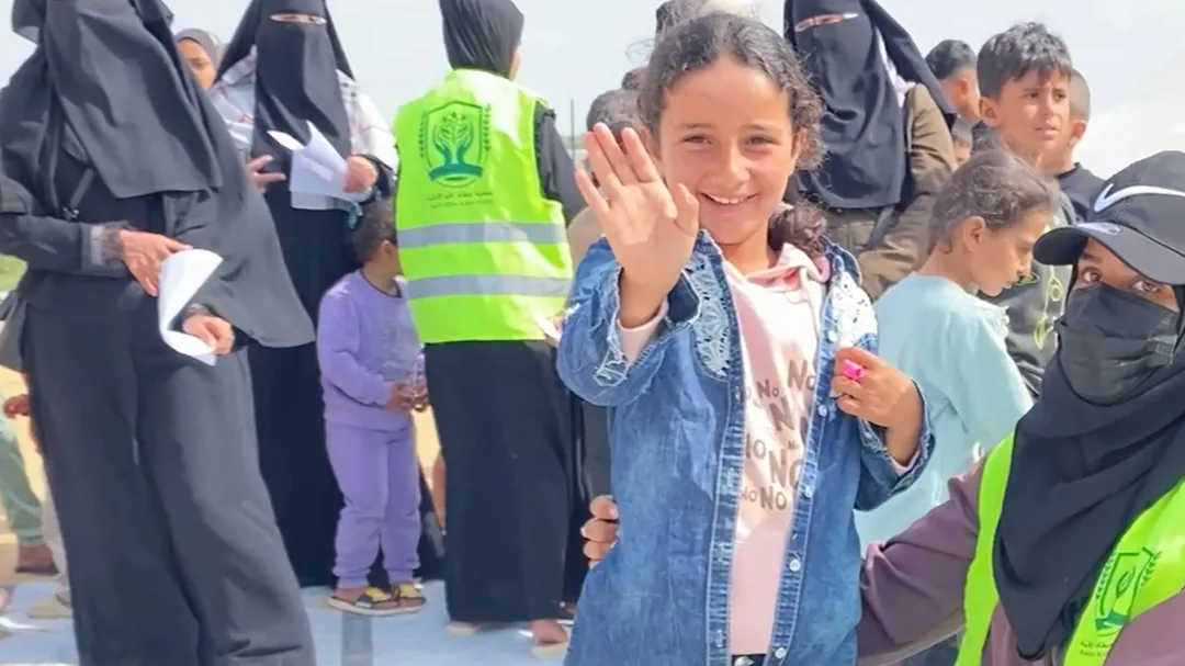 حليب وغذاء ومياه لأطفال وعائلات غزة